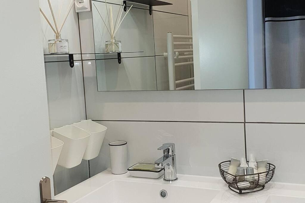 Le Doux Voyage T3, Vue Mer, Wi Fi, Parking Gratuit Toulon Buitenkant foto
